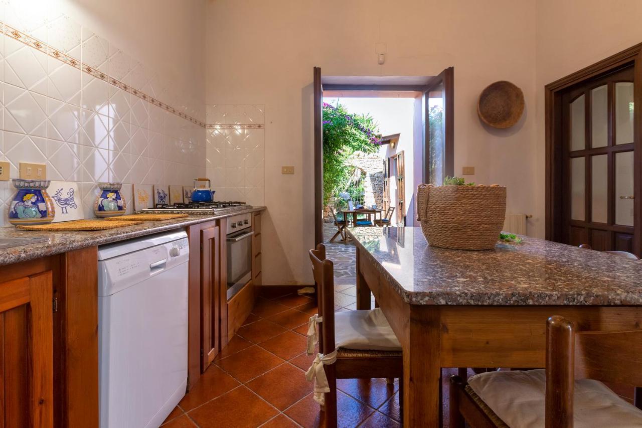 Sardinia Re - Donna Beatrice